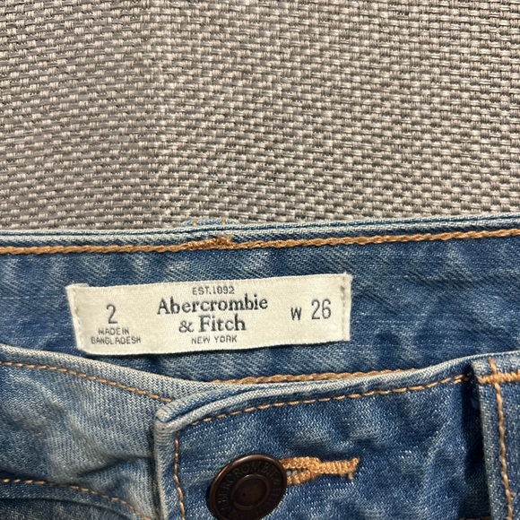 Abercrombie & Fitch  denim mini skirt. - Picture 3 of 7